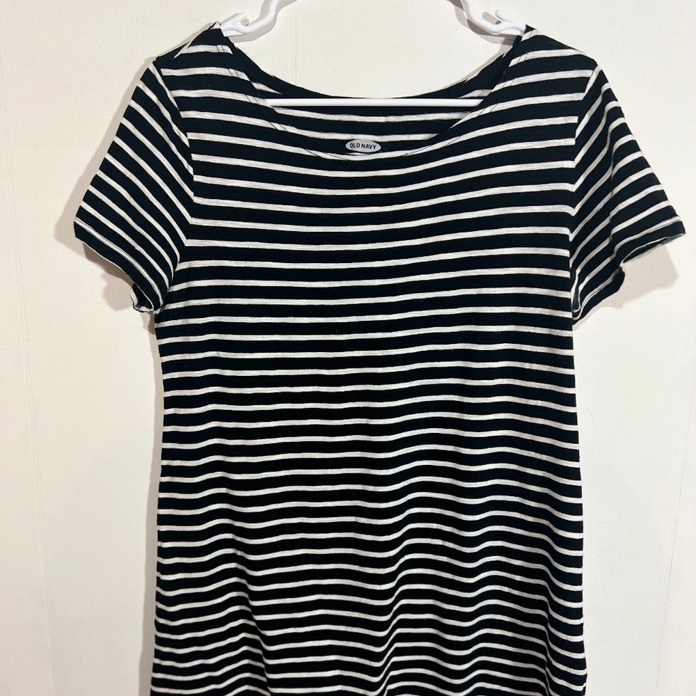 Old Navy - Black & White Striped Maternity Tunic - Size Medium